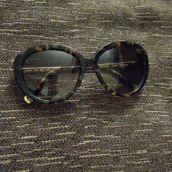 Louis Vuitton Bluebell shades Authentic - Picture 2 of 3